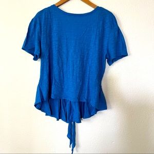 Backless ruffle tee.
